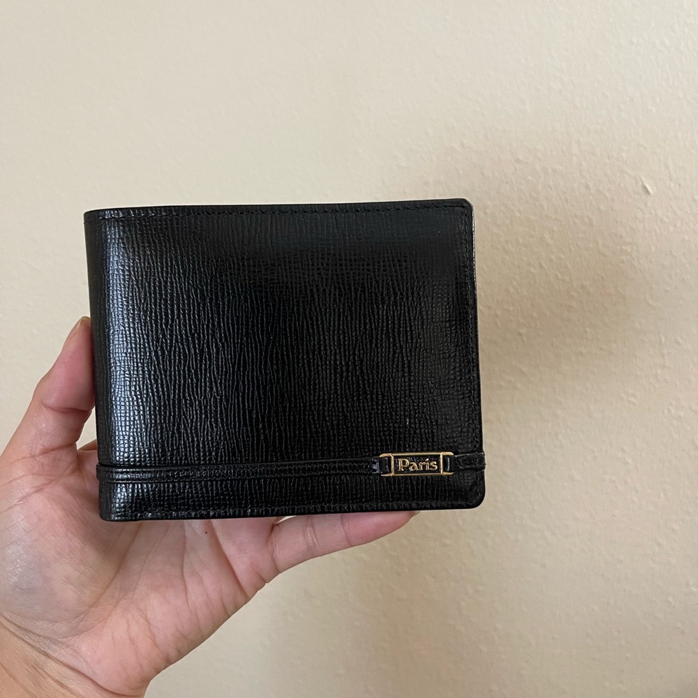 Aris Black Wallet Sleek Minimalist Design